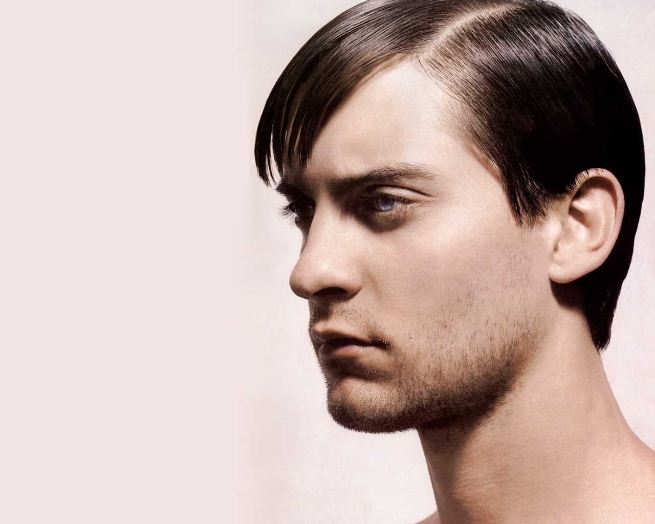 Tobey_Maguire_02_1280x1024.jpg