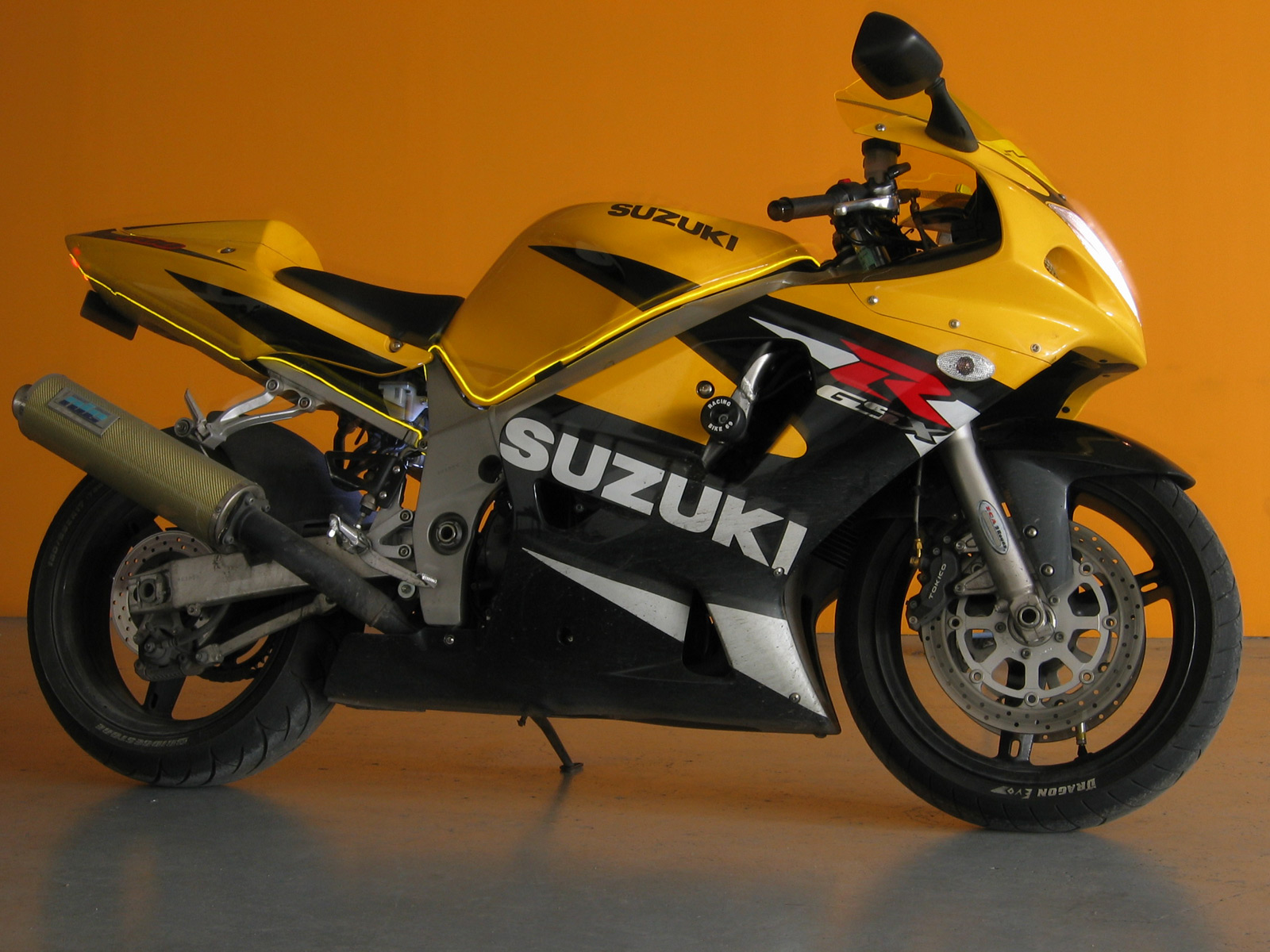 Suzuki_GSXR_600_1600x1200.jpg